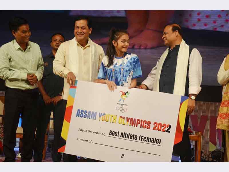 Ms Upasha Talukdar, class Xth student of Maharishi Vidya Mandir Guwahati-IV   won 4 gold and got the best athelete award of Rs 1 lakh in the Assam Youth Olympic. She is seen receiving the cheque from Ex Chief Minister of Assam in the presence of the present Chief Minister of Assam.