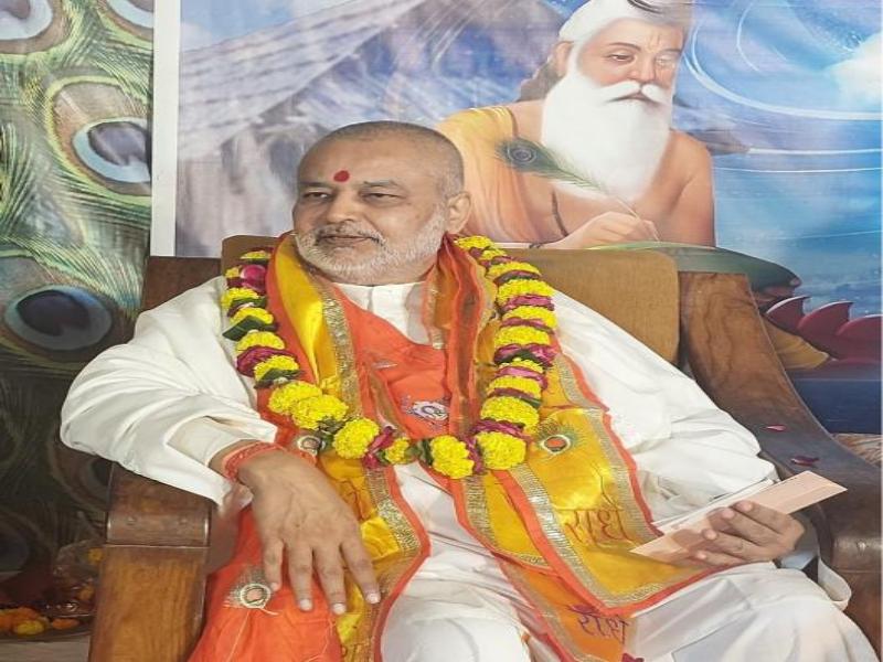 ब्रह्मचारी गिरीश जी श्री रामदेव दुबे और श्री अशोक अरोड़ा के साथ 