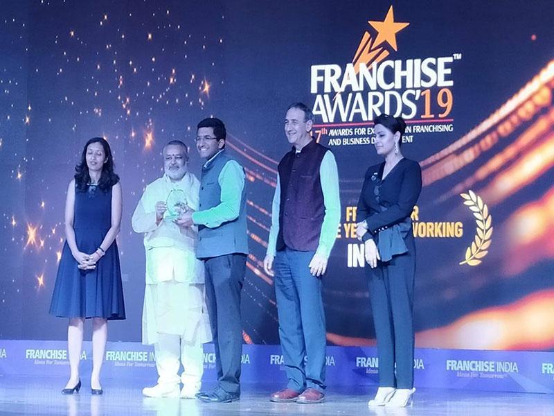 Brahmachari Girish Ji presenting awards at FRANCISE INDIA 2019 award ceremony to winners in different categogries, New Delhi.