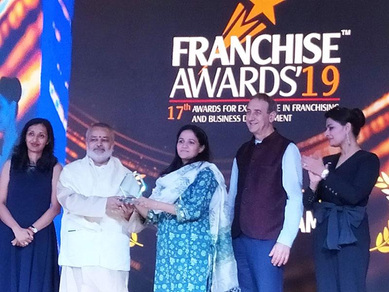 Brahmachari Girish Ji presenting awards at FRANCISE INDIA 2019 award ceremony to winners in different categogries, New Delhi.