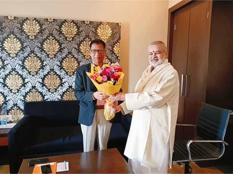  Brahmachari Girish ji met Honorable Vice Chancellor of Vikram University Ujjain and presented him book  Param Pujya Maharishi Mahesh Yogi ji ki Deviya Chhatrachhaya mein Brahmachari Girish. Both had a very fruitful discussion on present situation of higher education and new National Education Policy.