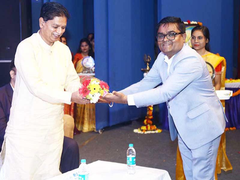 Brahmachari Dr. Girish ji, Chairman of the Educational Institute Group, expressed his views in the program organized to commemorate the International Day of Peace and the beginning of the academic session of Maharishi Institute of Management.