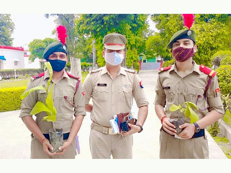 MVM Fatehpur : NCC team of Maharishi Vidya Mandir Senior Secondary School invited to plant trees with D. M. Apoorva Dubey & S. P. Sh. Satpal Antil.