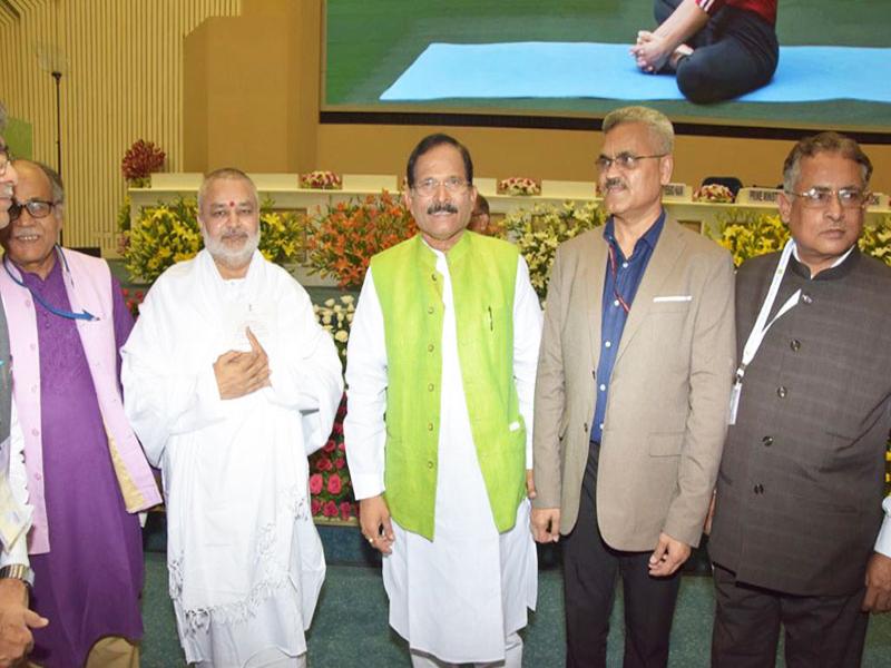 Hon'ble Prime Minister Shri Narendra Modi Ji released Commemorative Postage Stamp on Maharishi Mahesh Yogi (1918-2008) - a pioneer Yogi and Teacher known for original contribution of Yoga and Ayurveda, also remembered most for developing Transcendental Meditation Technique across the globe.
Hon'ble Chairman of Maharishi Vidya Mandir Schools Brahmachari Girish Ji has attended the function of Postal Stamp releasing on 12 Great Saints/ Ayurveda Health Experts by Hon'ble Prime Minister of India Shri Narendra Modi Ji at Vigyan Bhawan Delhi.