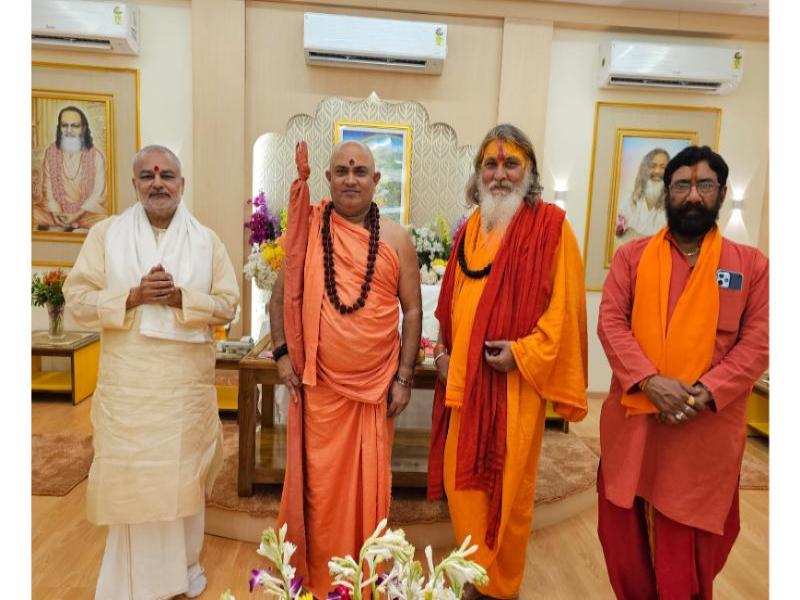 Swami Jitendranand Saraswati Ji Maharaj, Secretary General of Akhil Bhartiya Sant Sammelan had arrived at Maharishi Sansthan and gave his blessings for success of all Maharishi Ji's organisations and programmes. Swami ji has appreciated all work done by Brahmachari Girish Ji for the development of the society and for establishment of peace in the world. Mahamandleshwar Swami Anilanad Ji of Udaseen Akhada also accompanied Swami Ji. 