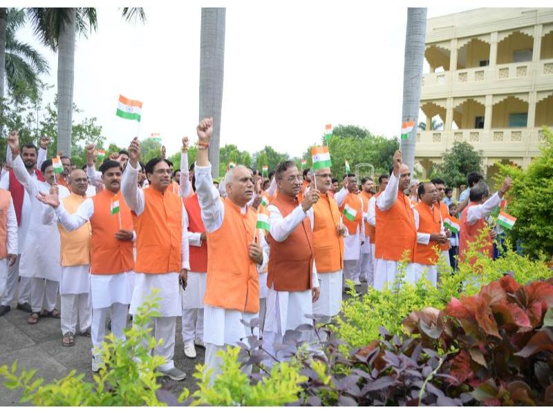 भोपाल स्थित महर्षि सेंटर एजुकेशनल एक्सीलेंस (एमसीईई) द्वारा एक तिरंगा यात्रा का आयोजन किया गया।
