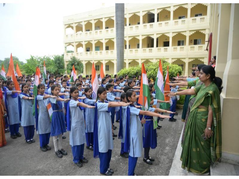 भोपाल स्थित महर्षि सेंटर एजुकेशनल एक्सीलेंस (एमसीईई) द्वारा एक तिरंगा यात्रा का आयोजन किया गया।
