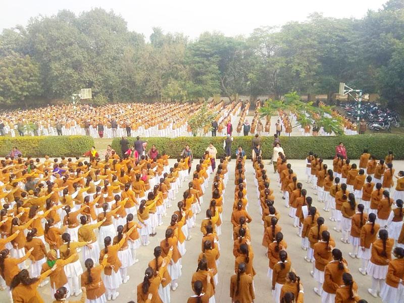 MVM Fatehpur celebrated Amrit Mahotsav. The students & staff took oath to save environment.