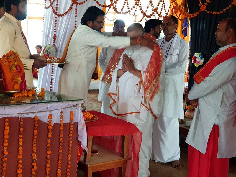 Vedic pundits blessing Brahmachari Girish Ji with Devi Chunari as Prasad.