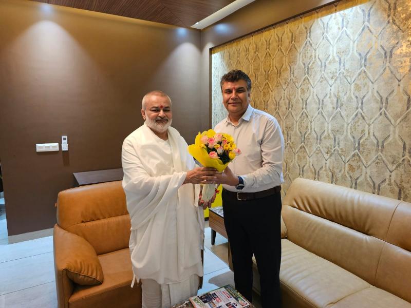 Brahmachari Girish met Honorable Shri Manoj Tyagi Ji, CEO of Sanskar TV channel and some other Spiritual TV Channels. Both of them had a discussion on the roll of spiritual/religious TV channels in India and both have agreed on current need to introduce more programmes of Vedic Science. Brahmachari ji presented his new book 