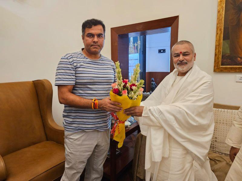 Brahmachari Girish Ji with Shri Ved Prakash Sharma met with present Member of Parliament from West  Delhi Respected Shri Pravesh Verma Ji.  Brahmachari ji presented flower bouquet and his new book 