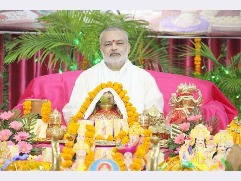 Pujya Brahmachari Girish Ji performed Shri Maha Lakshmi Pujan at Gurudev Brahmanand Saraswati Ashram Bhopal