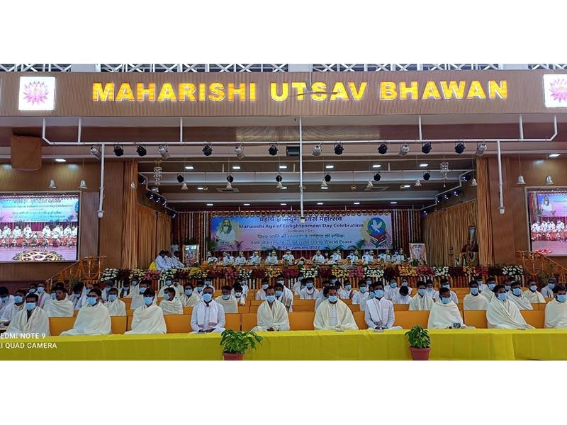 Shri Vishnu Puja with 251 Vishnu Sahasrnaam paath in the morning and Maharudrabhishek in the afternoon were organised on 11th January 2022 on the auspicious occasion of first day celebration of Gyan Yug Diwas 2022 at Gurudev Brahmanand Saraswati Aashram, Bhojpur Mandir Marg Bhopal.