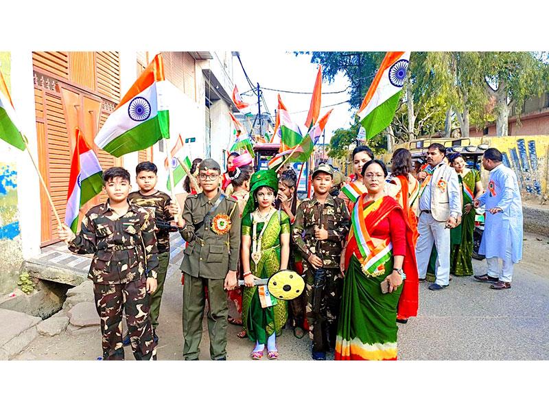 MVM Pala Road, Aligarh: Independence Day was celebrated at Maharishi Vidya Mandir Pala Road, Aligarh with complete enthusiasm.