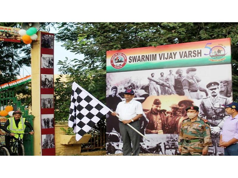 MVM Fatehpur celebrated Golden Victory Year of 1971 war & Amrit Mahotsav. Army Central Command Lucknow under the command of Brigadier Sh. A. K. Mohala organised many activities at Maharishi Vidya Mandir Fatehpur. Freedom fighters were honoured, students competition, cycle rally, medical camp. It's first celebration in Fatehpur. Army officers lauded MVM Fatehpur's effort in nation building.