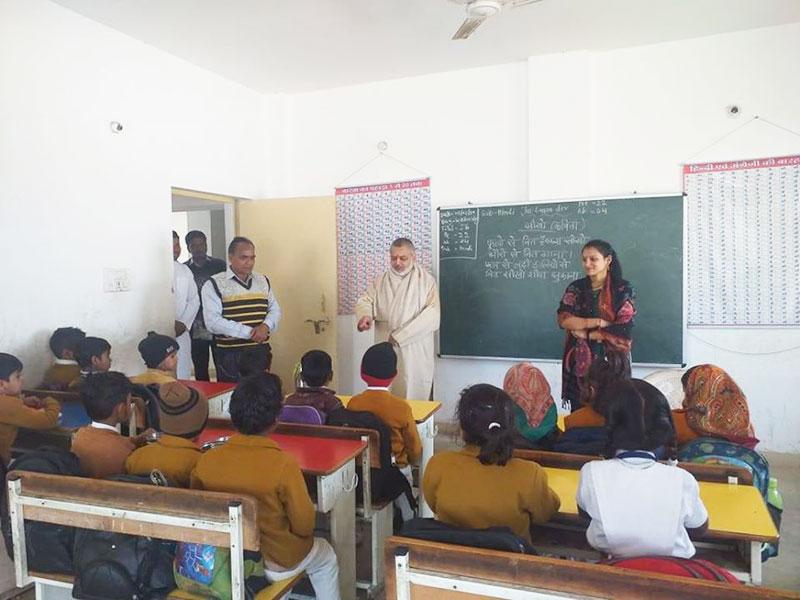 Brahmachari Girish ji, Chairman of Maharishi Vidya Mandir Schools Group has visited MVM Majholi.