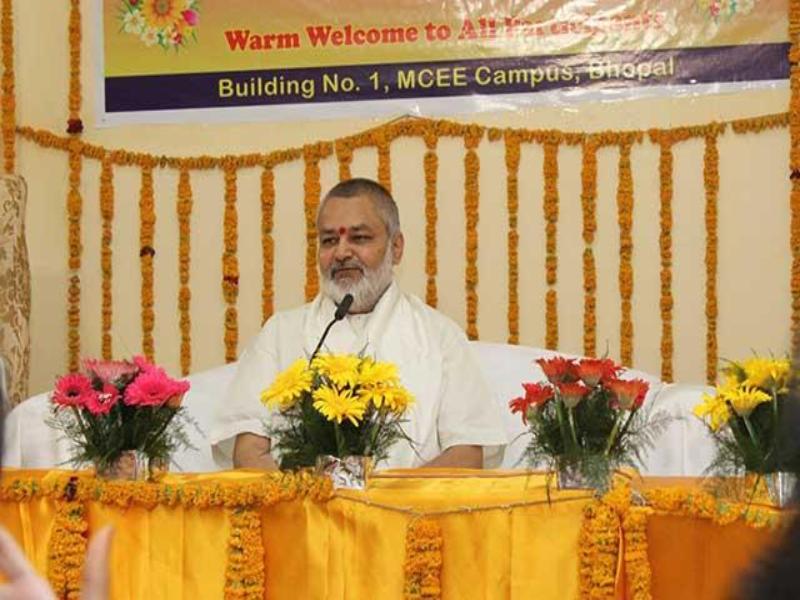 Maharishi Vedic Administrators Training Institute and Maharishi World Peace Movement has organised 7 days Maharishi Ved Vigyan Introductory Programme at Bhopal, Madhya Pradesh. Grand valedictory programme was organised at MCEE campus celebration hall in presence of Brahmachari Girish Ji-the President of Maharishi World Peace Movement.