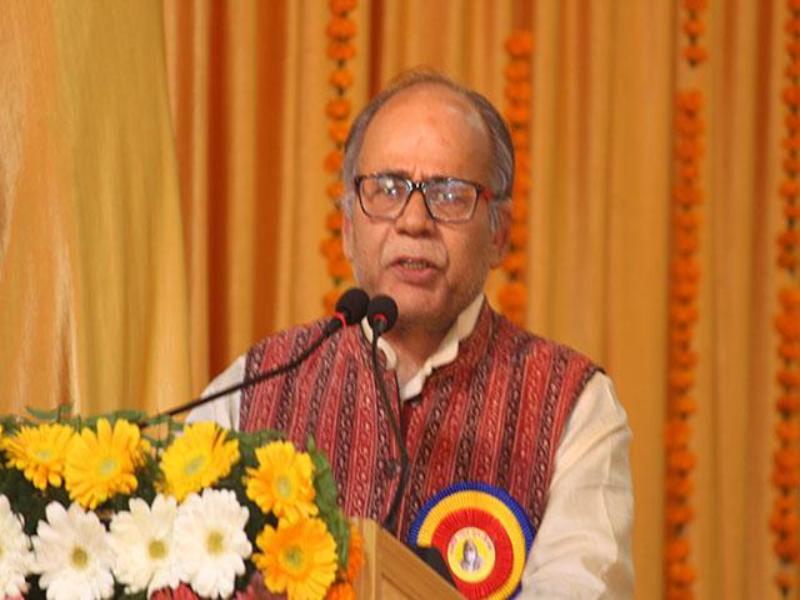 Shri Veerendra Mishra, Senior Journalist and Producer of Maharishi Documentary Film is addressing the audience at conference on 'Role of Media in Creating World Peace' organised by Maharishi Organisation on 12th January 2019 at Bhopal.