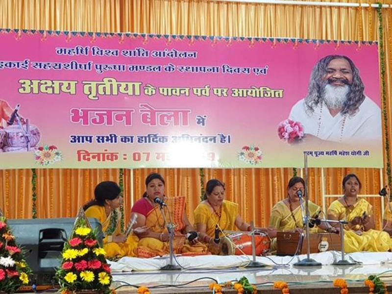 Bhajan Bela during Akshay Tritiya Celebration organised by Maharishi World Peace Movement at Bhopal, Madhya Pradesh.