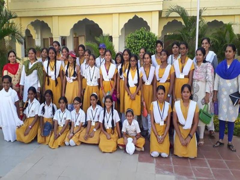 Word Peace Assembly Courses from 28th March to 5th April 2019 were organized at Bijauri and Karaoundi centres of the Brahmasthan of India. 123 students and parents along with escort teachers from Maharishi Vidya Mandir Hyderbad School participated in the programme.